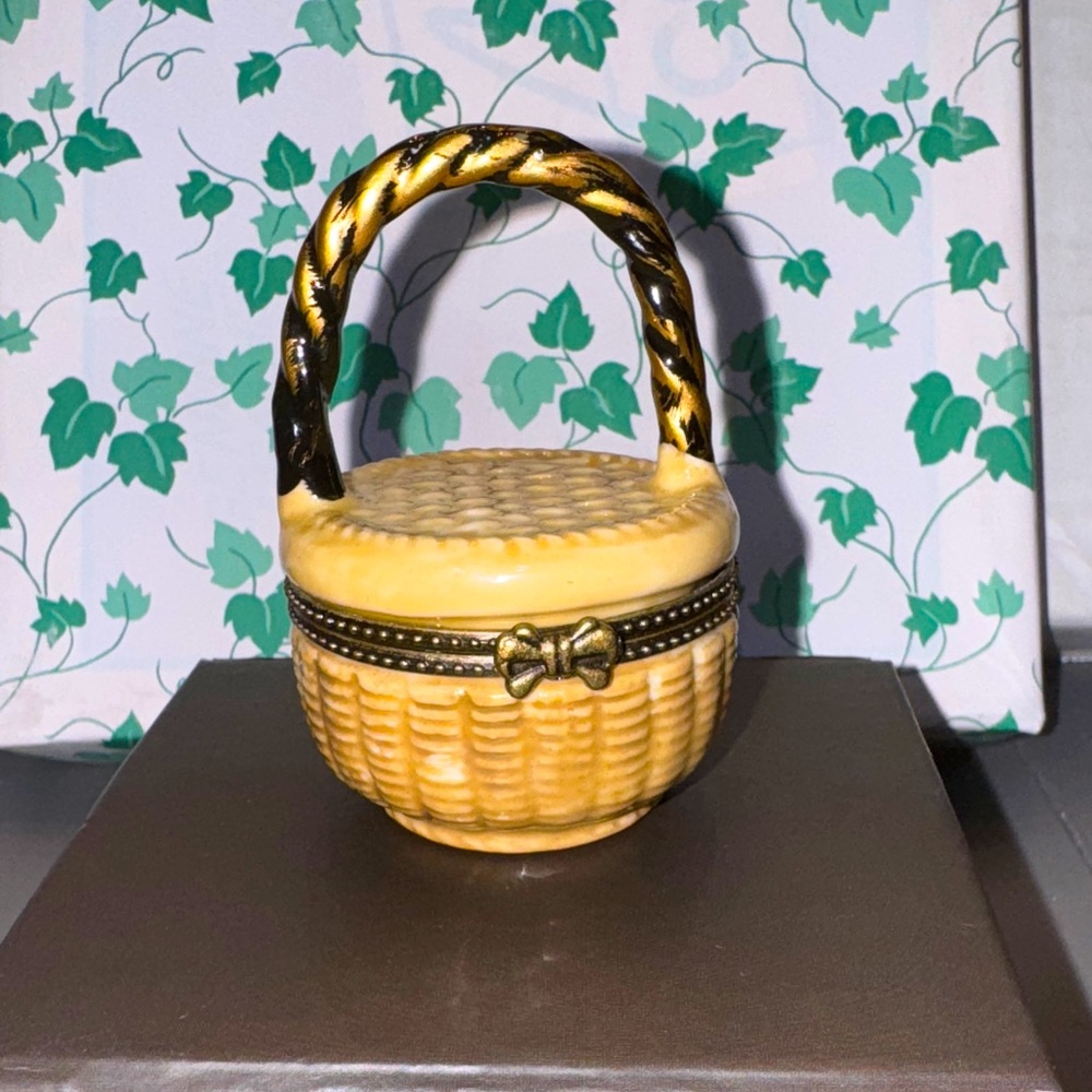 Darcie trinket box basket hinged